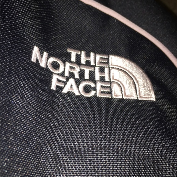 BRAND NEW PINK & BLACK NORTHFACE BACKPACK - Picture 5 of 7